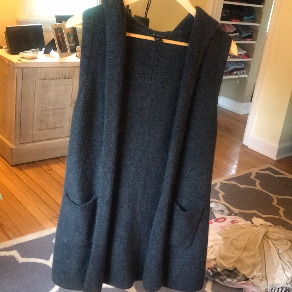 Sweater vest that beautifully hits mid thigh